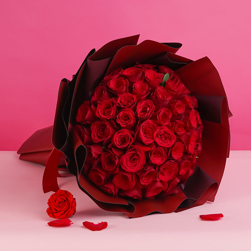 50 Red Roses Scarlet Heart